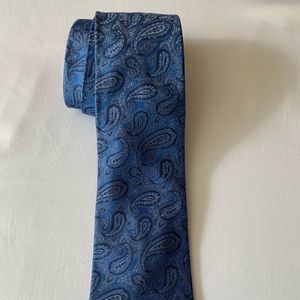 Men’s woven silk paisley tie